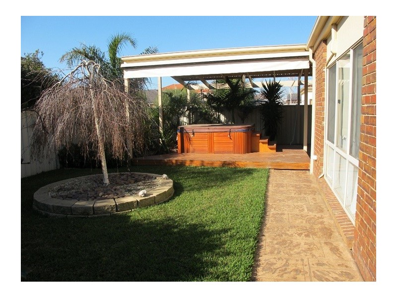 47 St Georges Ave, Caroline Springs VIC 3023