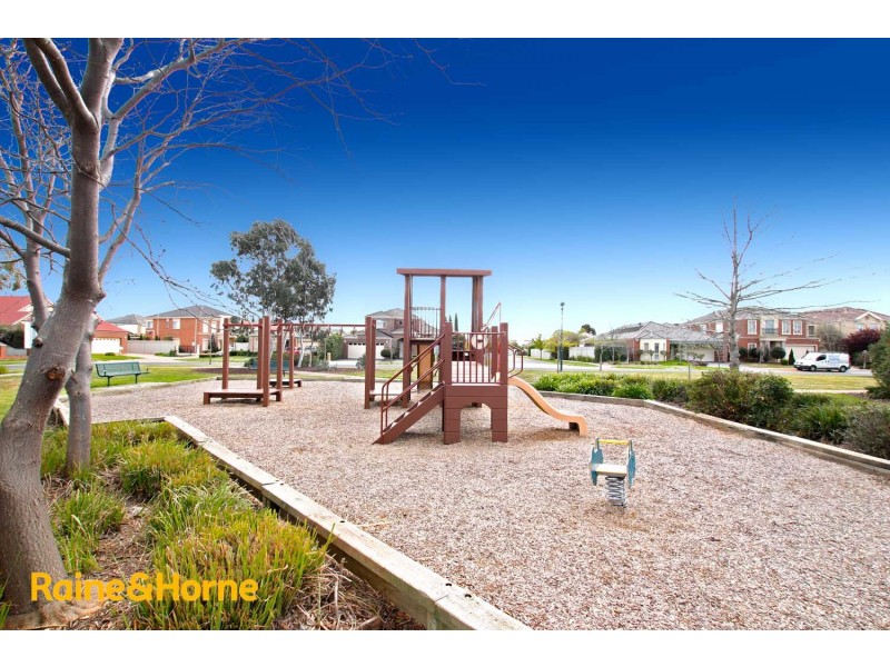 47 St Georges Ave, Caroline Springs VIC 3023