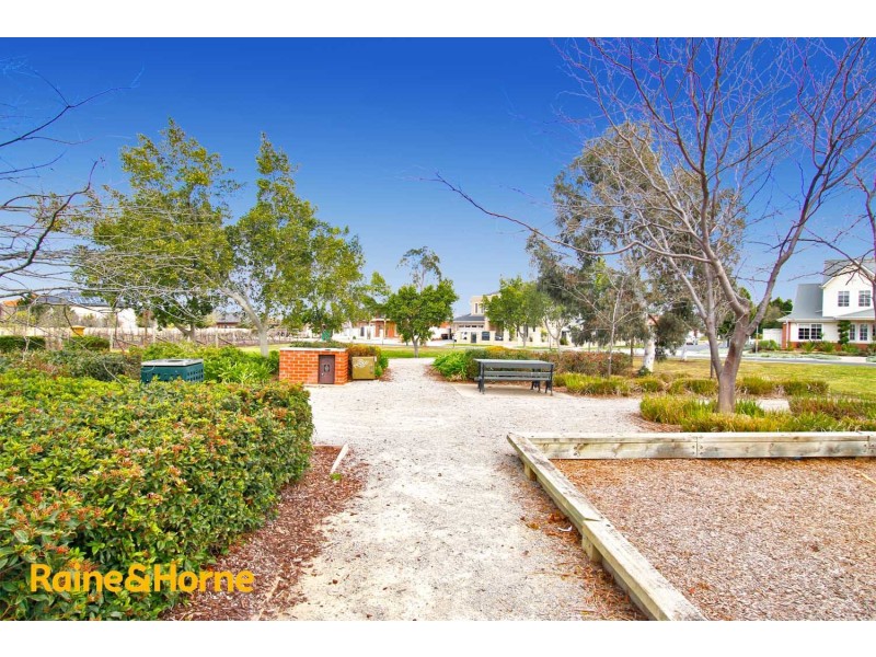 47 St Georges Ave, Caroline Springs VIC 3023