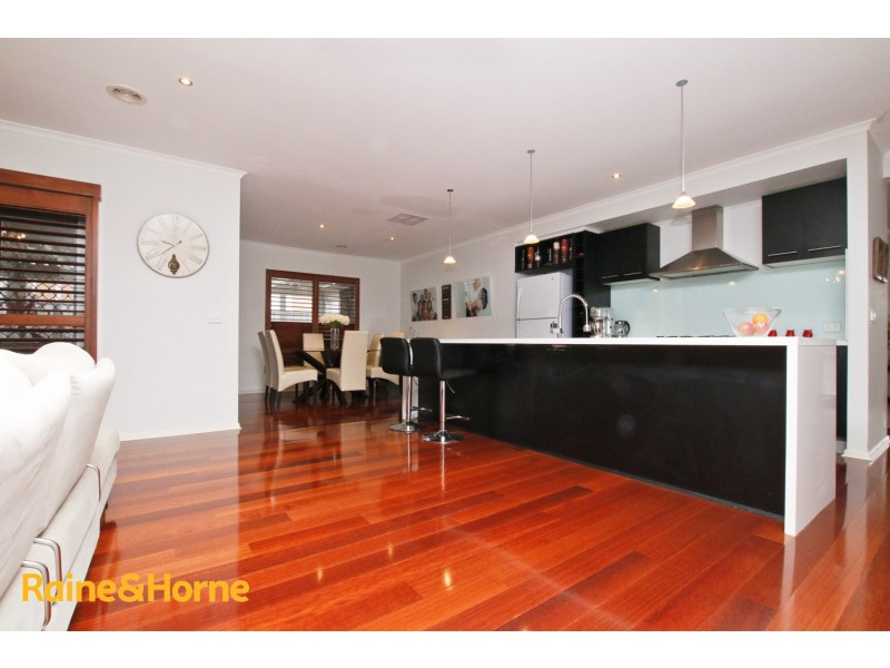 1 Amber Way, Taylors Hill VIC 3037