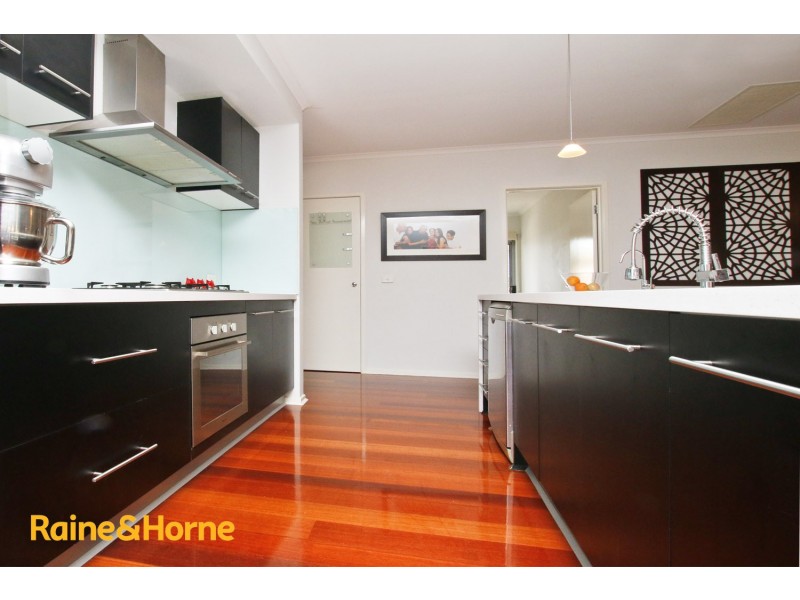 1 Amber Way, Taylors Hill VIC 3037