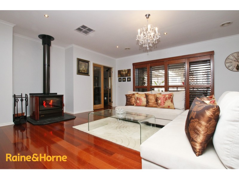 1 Amber Way, Taylors Hill VIC 3037