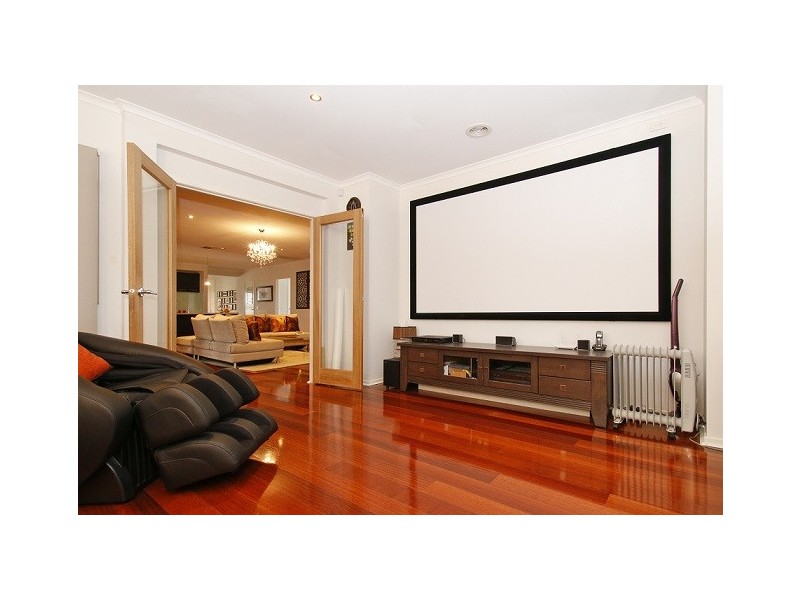 1 Amber Way, Taylors Hill VIC 3037