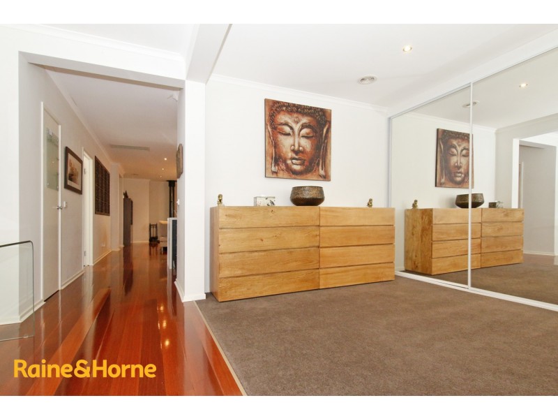 1 Amber Way, Taylors Hill VIC 3037