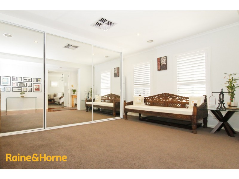 1 Amber Way, Taylors Hill VIC 3037