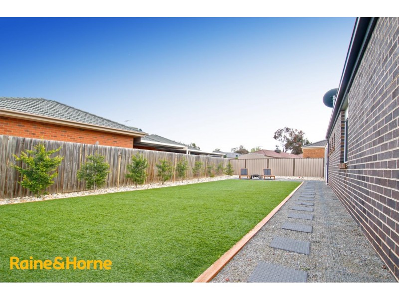 1 Amber Way, Taylors Hill VIC 3037