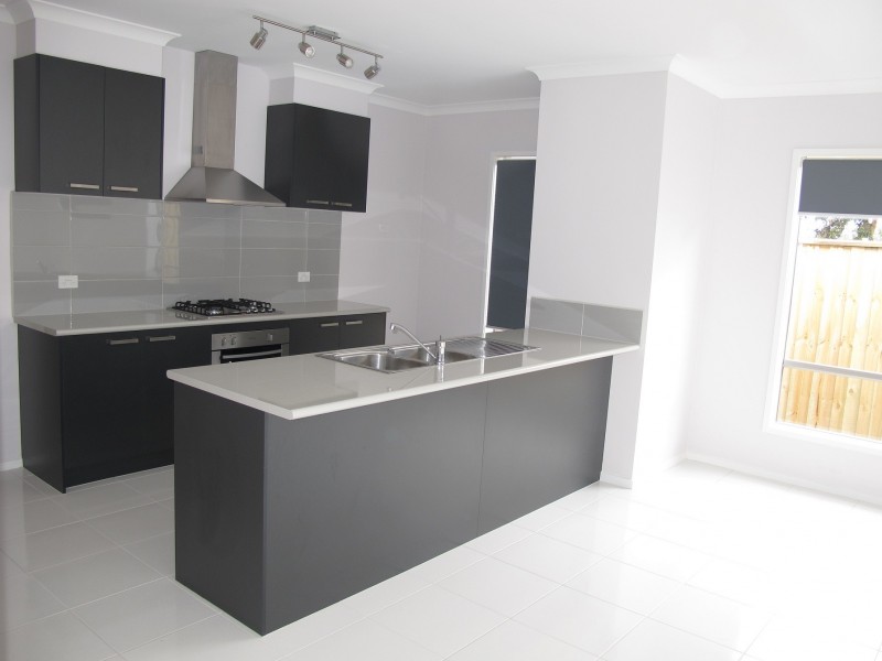 38 Woollahra Parade, Taylors Hill VIC 3037