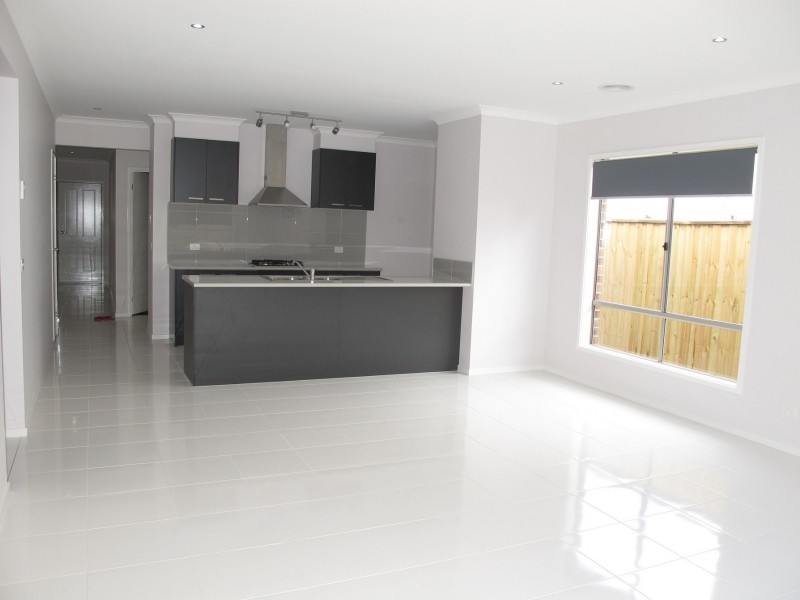 38 Woollahra Parade, Taylors Hill VIC 3037