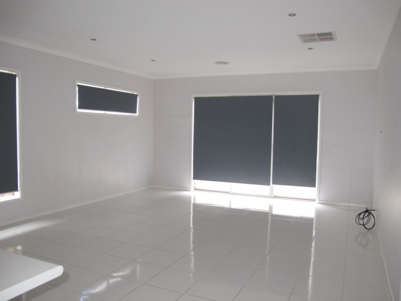 38 Woollahra Parade, Taylors Hill VIC 3037