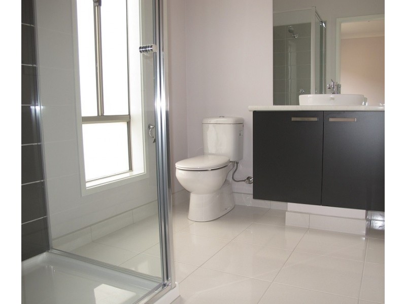 38 Woollahra Parade, Taylors Hill VIC 3037