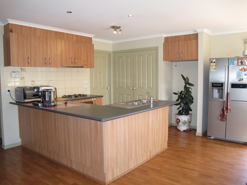 12 Cotteridge Place, Caroline Springs VIC 3023
