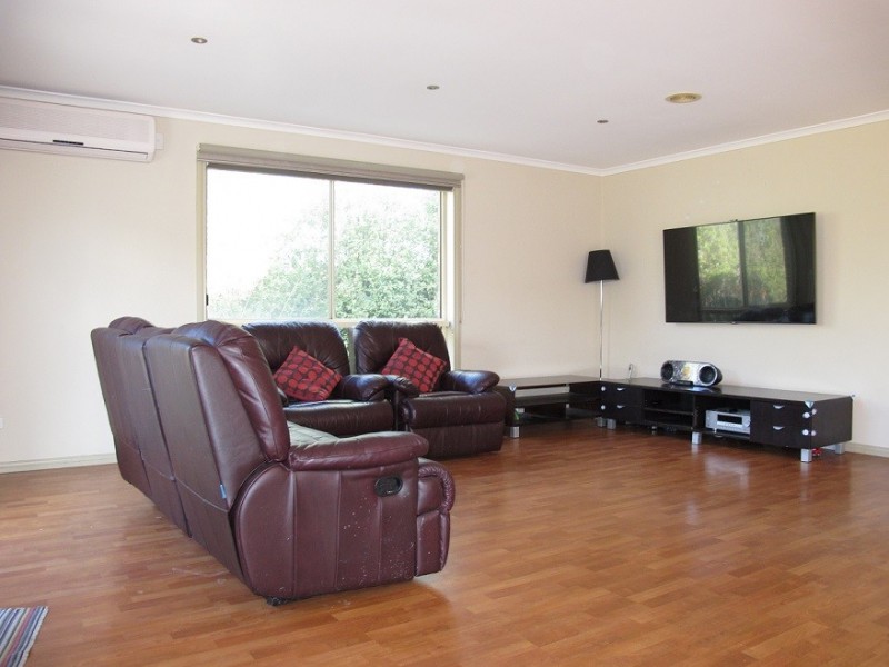 12 Cotteridge Place, Caroline Springs VIC 3023