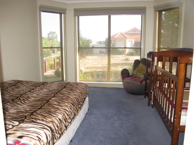 12 Cotteridge Place, Caroline Springs VIC 3023