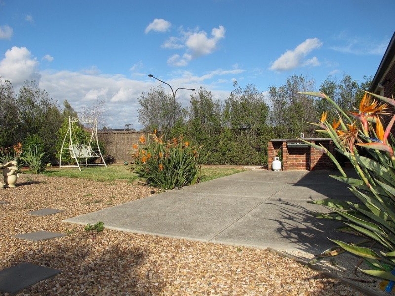 12 Cotteridge Place, Caroline Springs VIC 3023