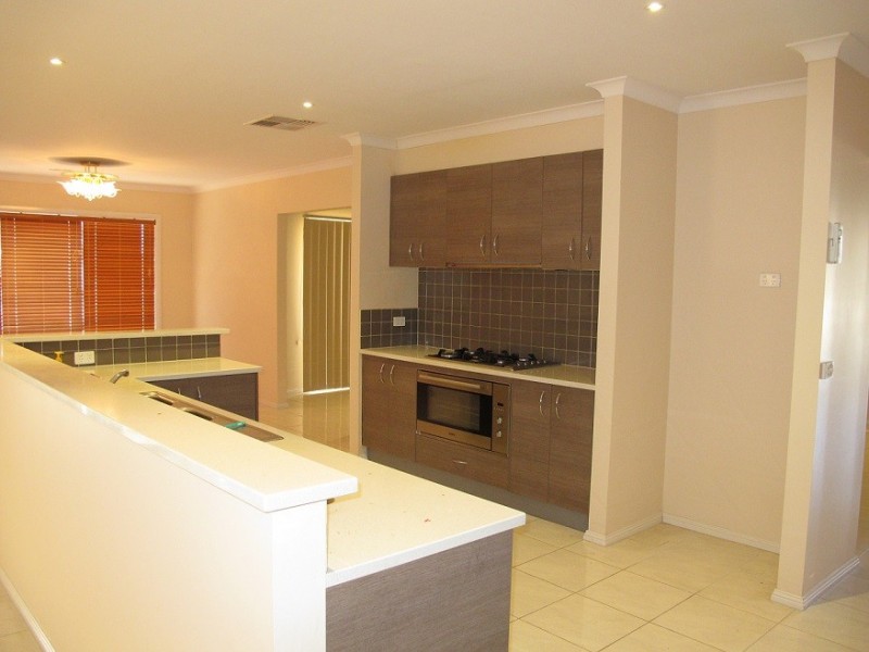 11 Tambo Crescent, Taylors Hill VIC 3037