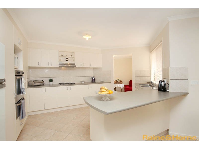 25 Garonne Circuit, Roxburgh Park VIC 3064
