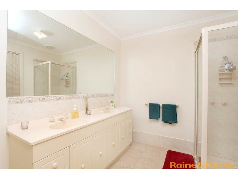 25 Garonne Circuit, Roxburgh Park VIC 3064