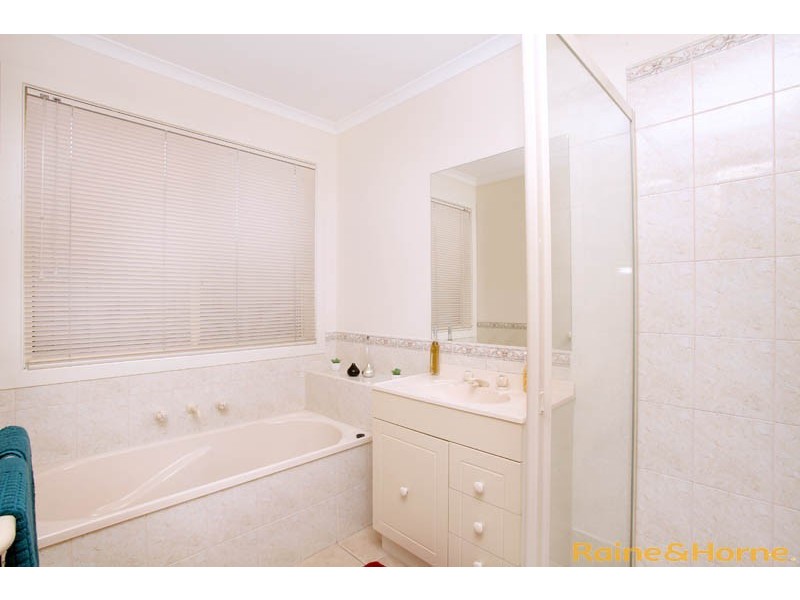 25 Garonne Circuit, Roxburgh Park VIC 3064