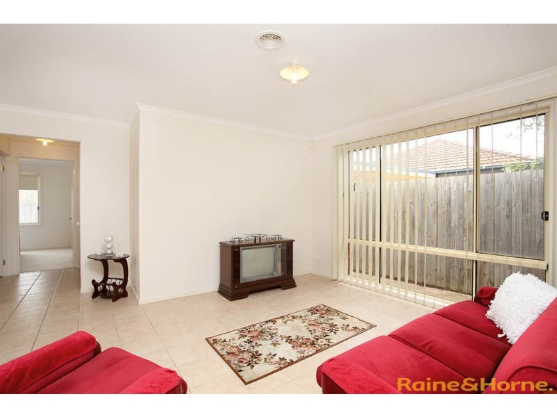 25 Garonne Circuit, Roxburgh Park VIC 3064