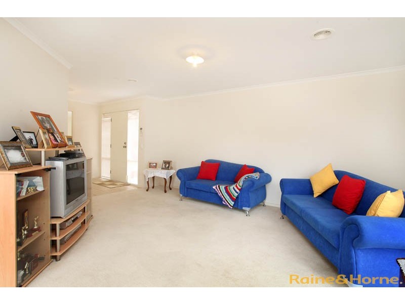 25 Garonne Circuit, Roxburgh Park VIC 3064