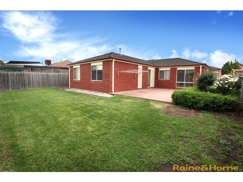 25 Garonne Circuit, Roxburgh Park VIC 3064
