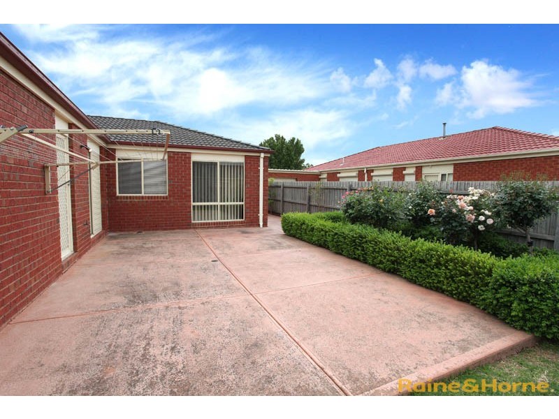 25 Garonne Circuit, Roxburgh Park VIC 3064