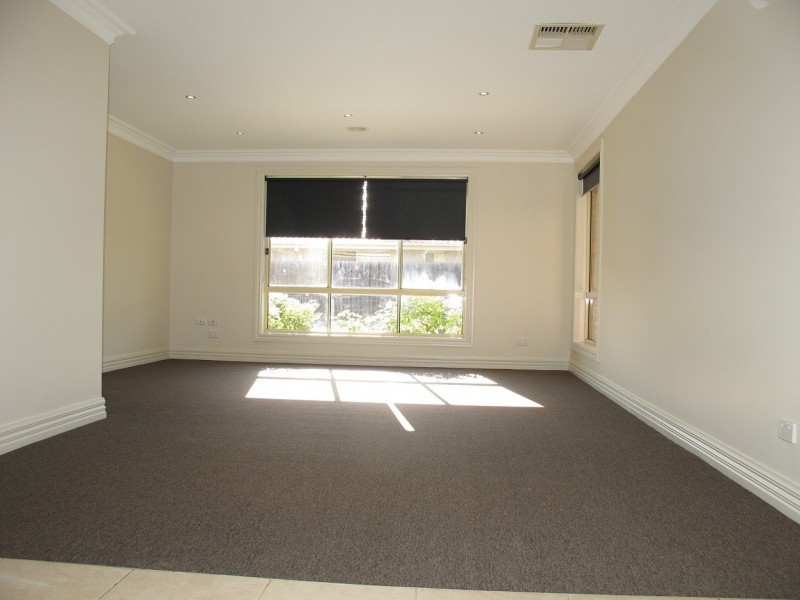 20 University Drive, Taylors Hill VIC 3037
