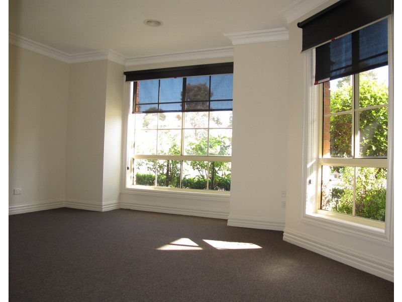 20 University Drive, Taylors Hill VIC 3037