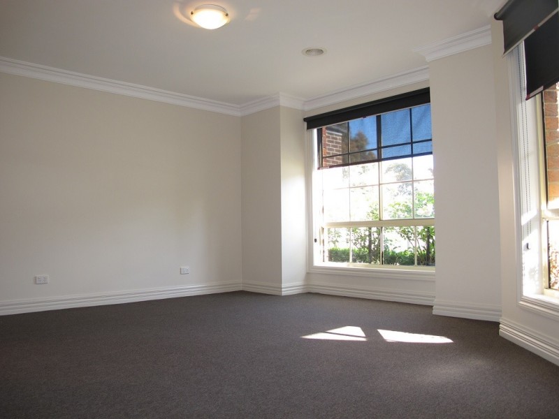 20 University Drive, Taylors Hill VIC 3037