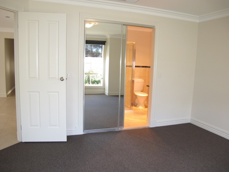 20 University Drive, Taylors Hill VIC 3037