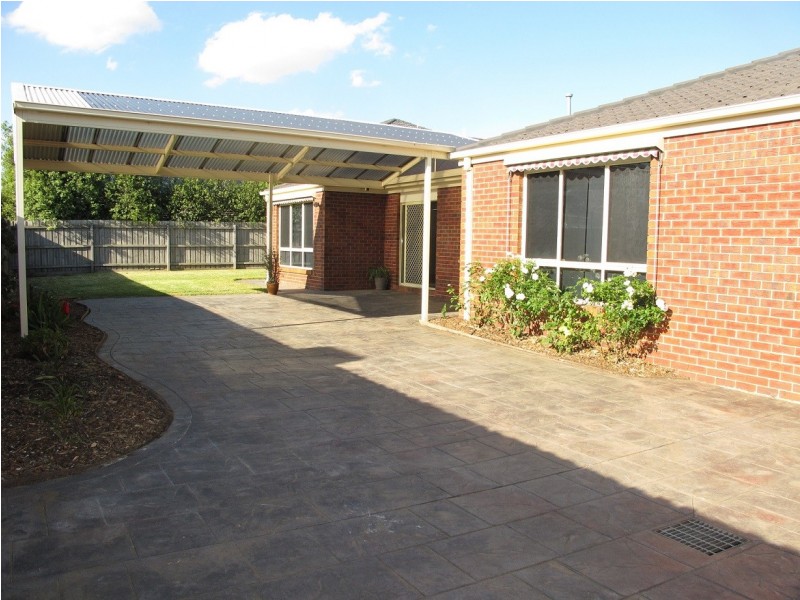 20 University Drive, Taylors Hill VIC 3037