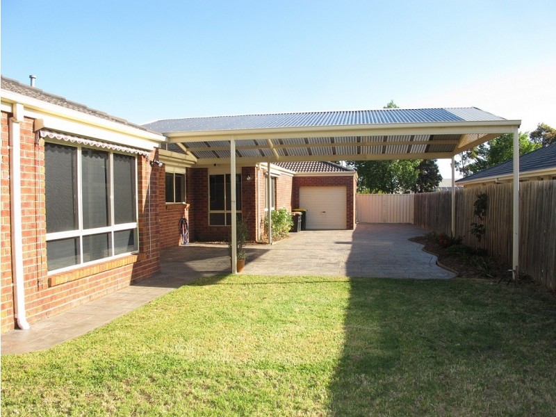 20 University Drive, Taylors Hill VIC 3037