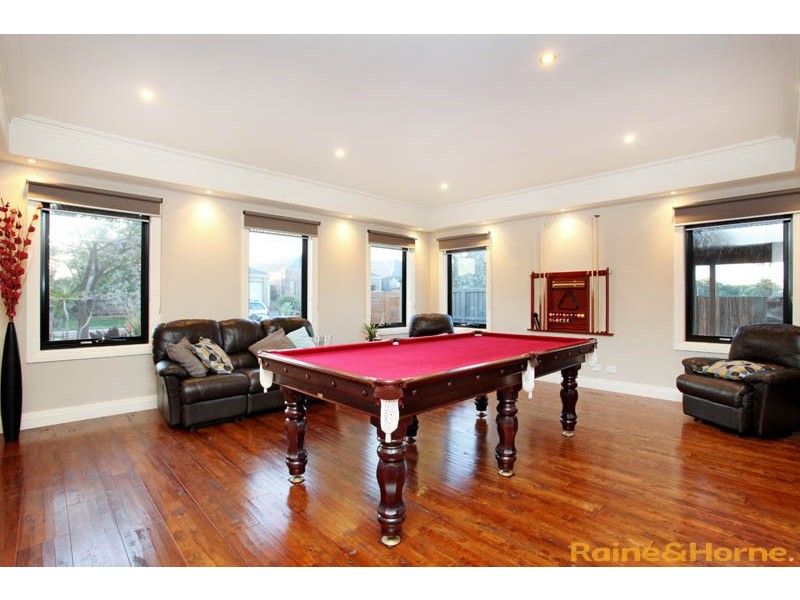 53 Olsen Retreat, Caroline Springs VIC 3023