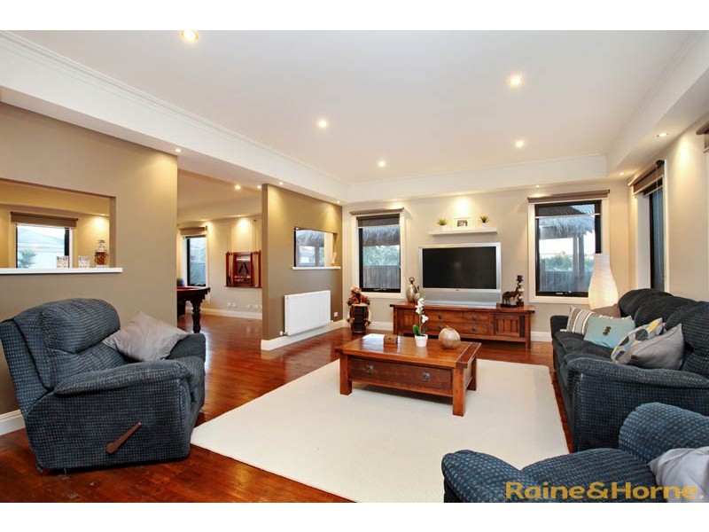 53 Olsen Retreat, Caroline Springs VIC 3023