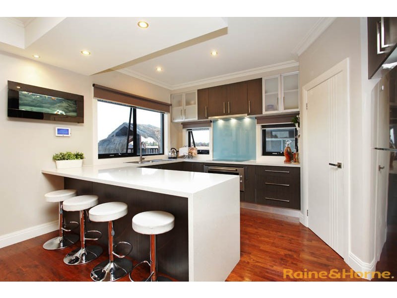 53 Olsen Retreat, Caroline Springs VIC 3023