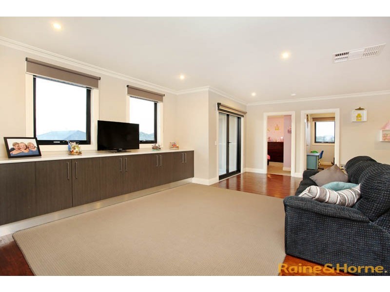 53 Olsen Retreat, Caroline Springs VIC 3023