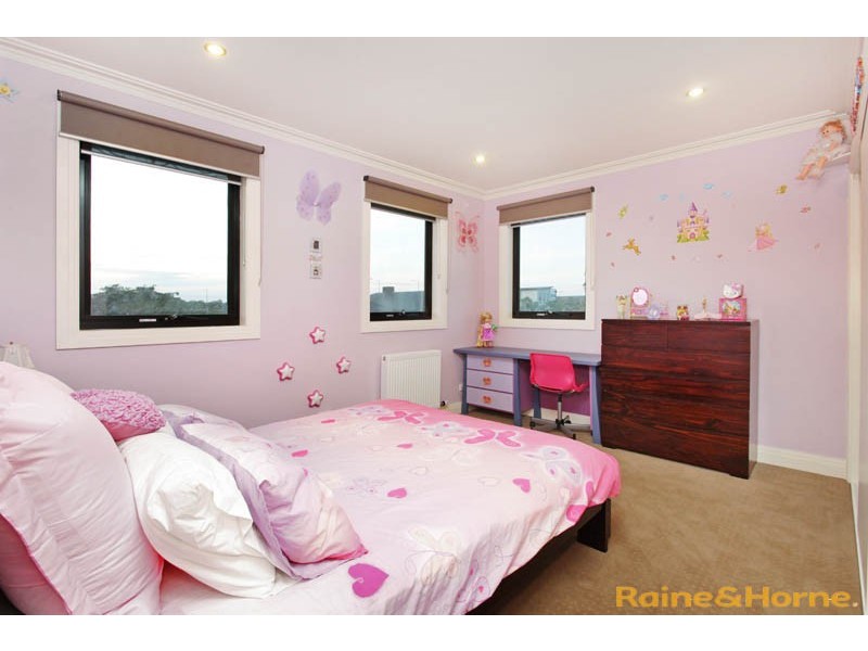 53 Olsen Retreat, Caroline Springs VIC 3023