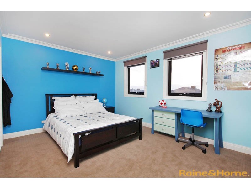 53 Olsen Retreat, Caroline Springs VIC 3023