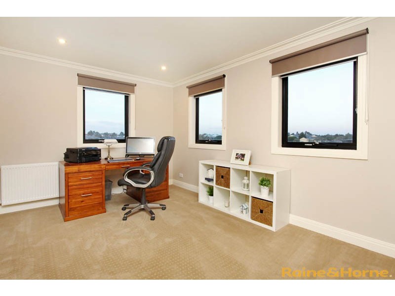 53 Olsen Retreat, Caroline Springs VIC 3023