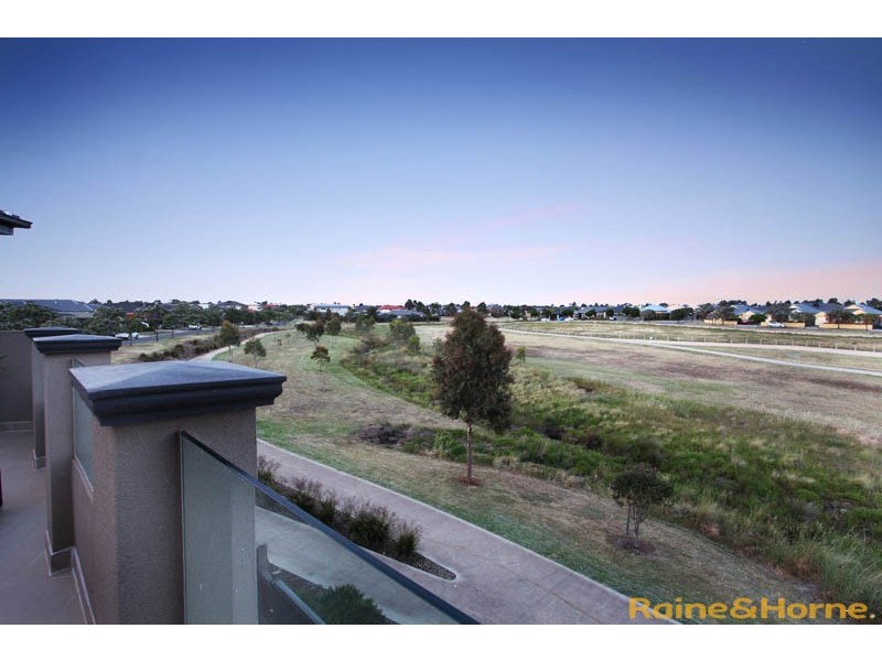 53 Olsen Retreat, Caroline Springs VIC 3023