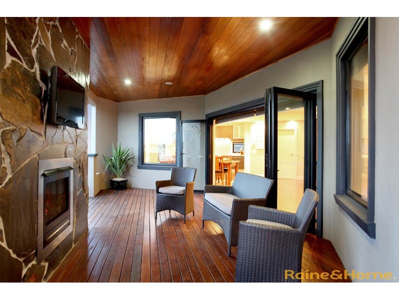 53 Olsen Retreat, Caroline Springs VIC 3023