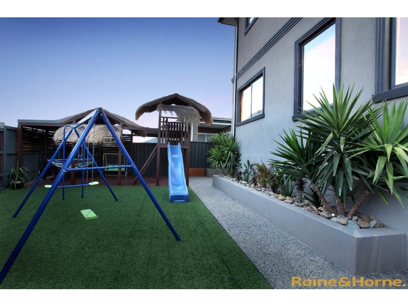 53 Olsen Retreat, Caroline Springs VIC 3023