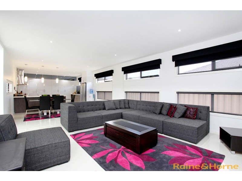 76 Oakview Parade, Caroline Springs VIC 3023