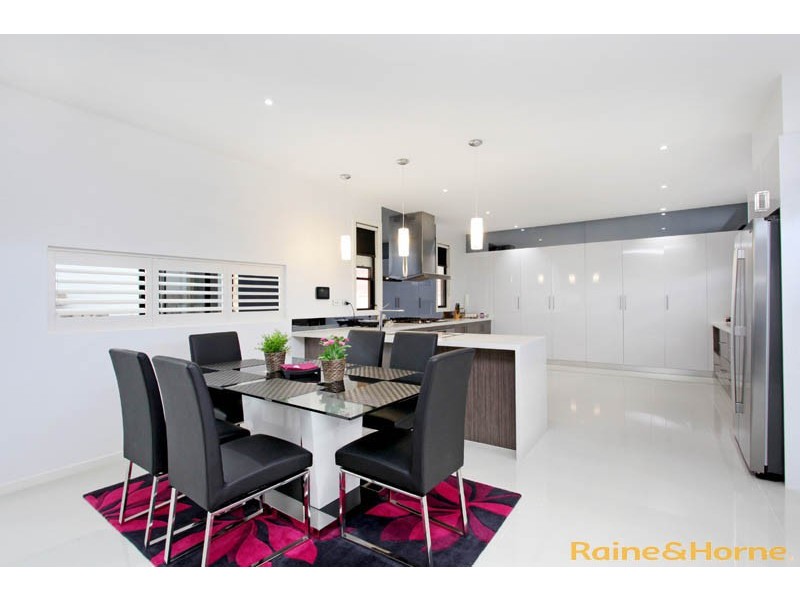 76 Oakview Parade, Caroline Springs VIC 3023