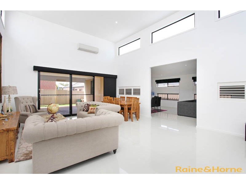 76 Oakview Parade, Caroline Springs VIC 3023