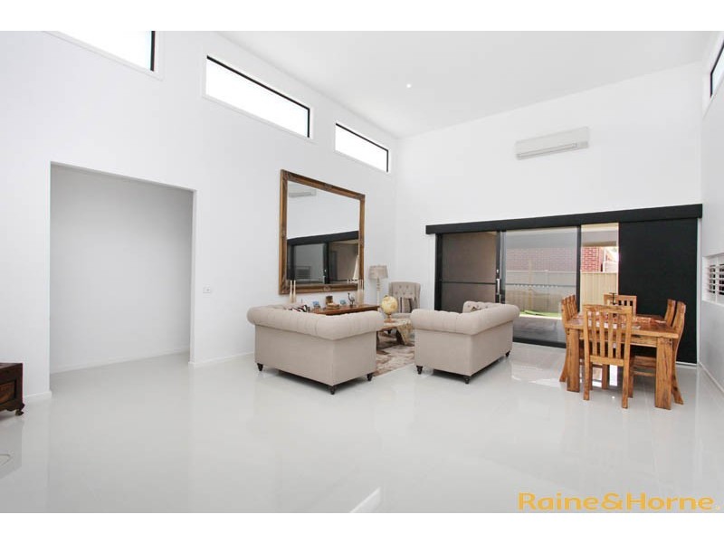 76 Oakview Parade, Caroline Springs VIC 3023