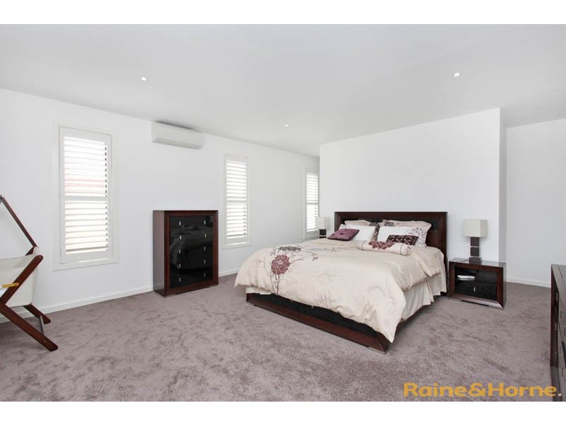 76 Oakview Parade, Caroline Springs VIC 3023