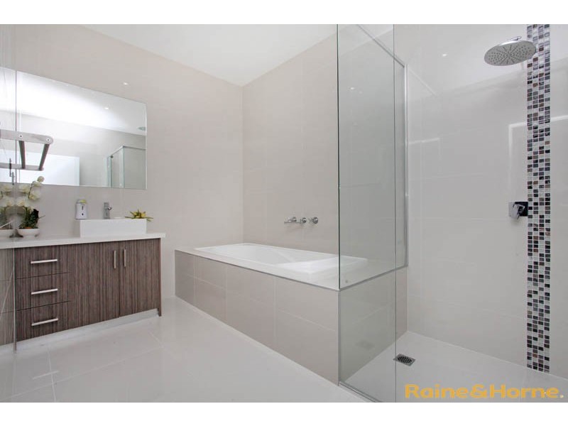 76 Oakview Parade, Caroline Springs VIC 3023