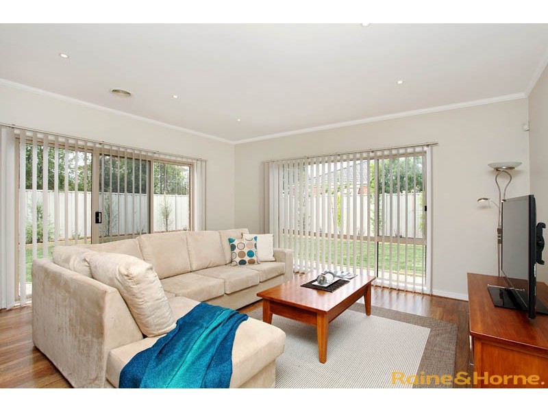 2 Lauricella Place, Caroline Springs VIC 3023