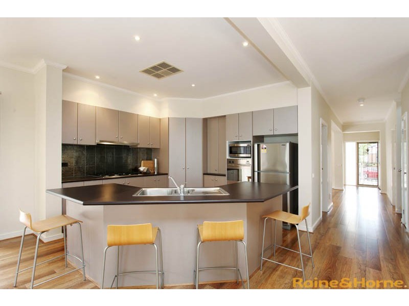 2 Lauricella Place, Caroline Springs VIC 3023